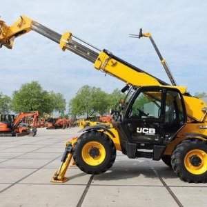 foto 8m/3.5t manipulátor JCB opěry