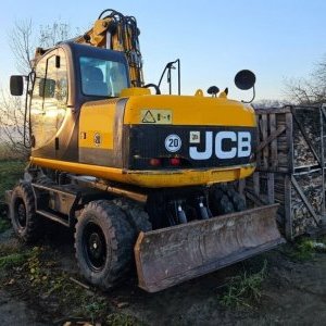 foto 16t bagr JCB +KLADIVO TRN svahovka