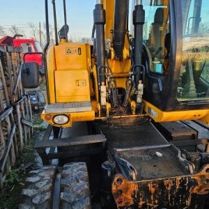 foto 16t bagr JCB +KLADIVO TRN svahovka