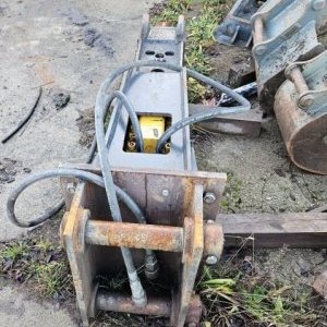 foto 16t bagr JCB +KLADIVO TRN svahovka